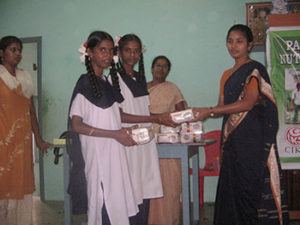 Prize distribuition to Allivilagam school by Mrs.Joycy Arul