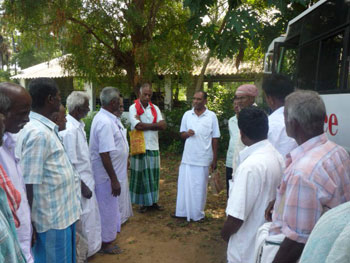 Farmers in discussion with an outstanding organic farmer Mr. Gomathynayagam